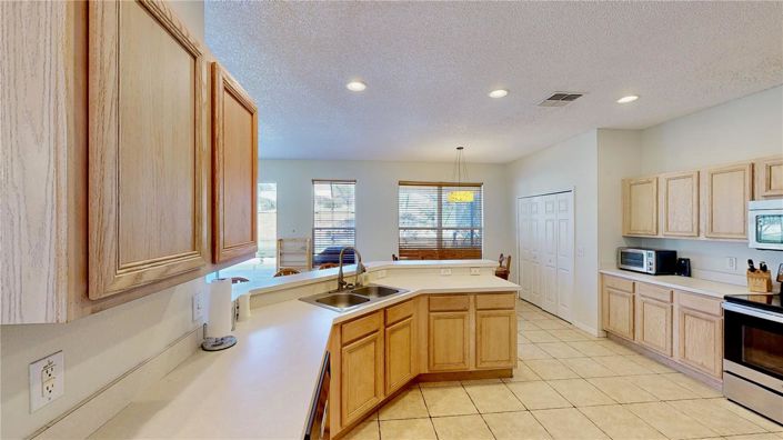 Image No.38-7 Bed House for sale