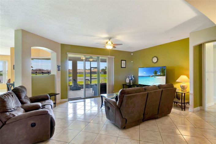 Image No.12-4 Bed House for sale