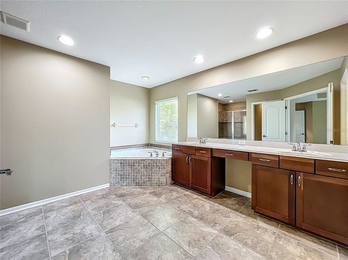 Image No.38-4 Bed House for sale