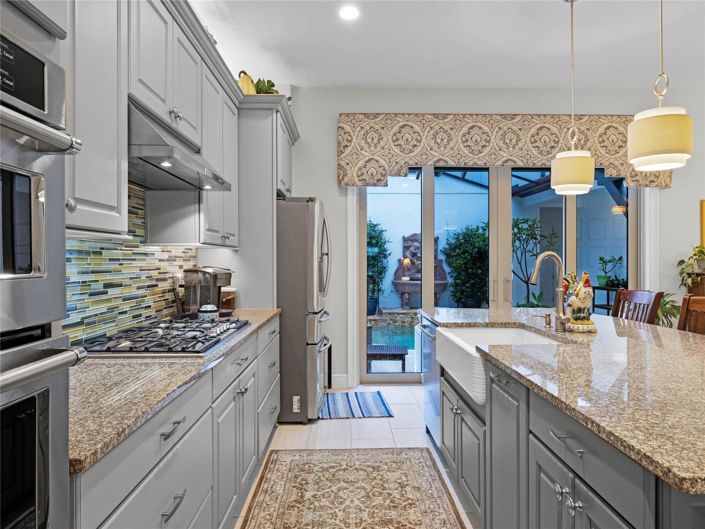 Image No.15-4 Bed Townhouse for sale