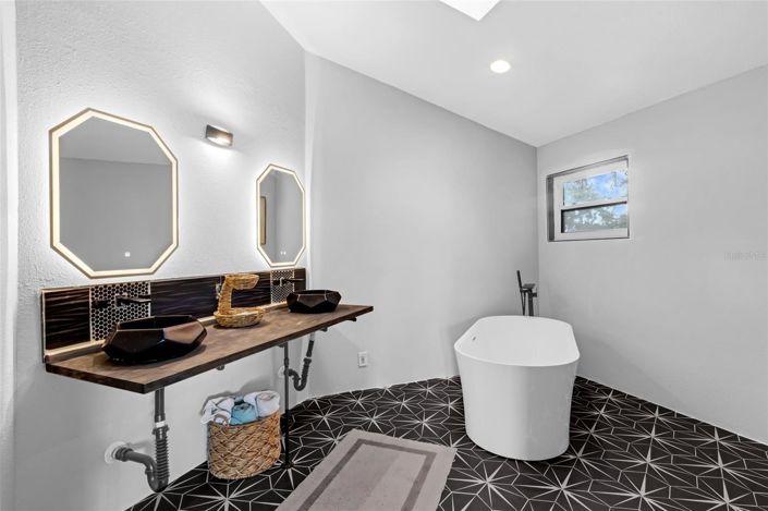 Image No.18-3 Bed House for sale