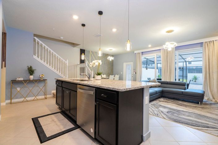 Image No.14-5 Bed Townhouse for sale