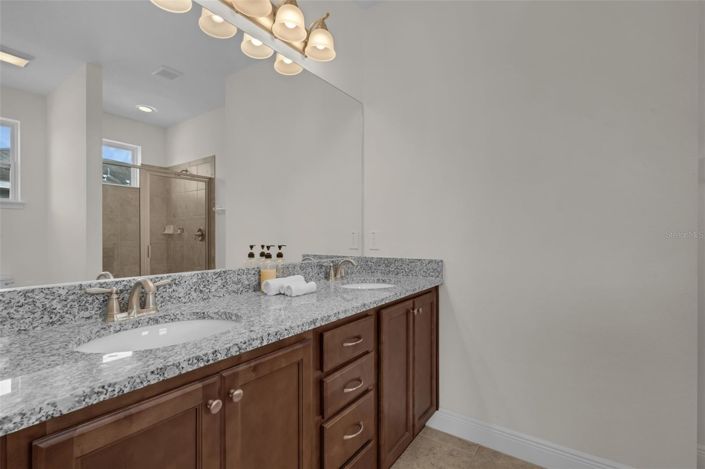 Image No.21-8 Bed House for sale