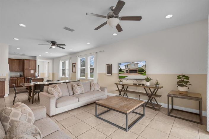 Image No.5-8 Bed House for sale