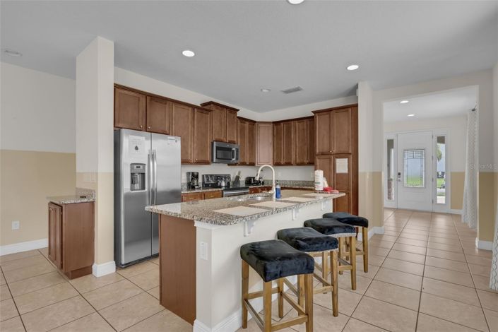 Image No.7-8 Bed House for sale