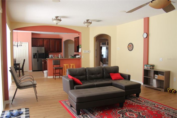 Image No.8-5 Bed House for sale