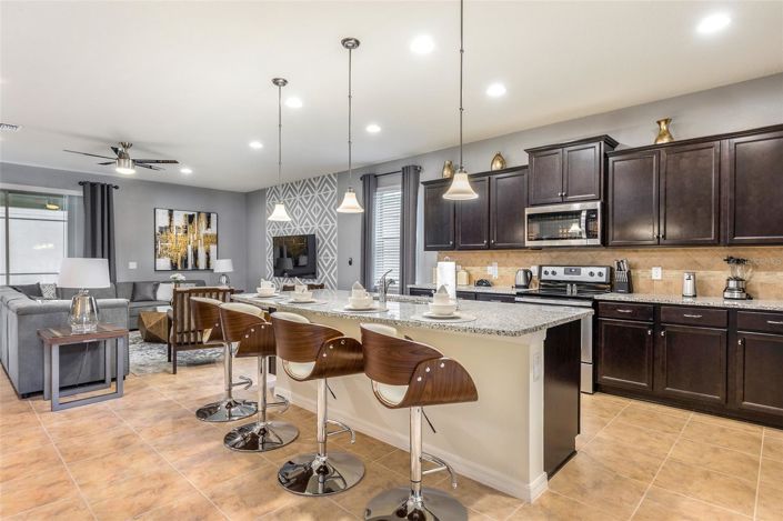 Image No.6-8 Bed House for sale