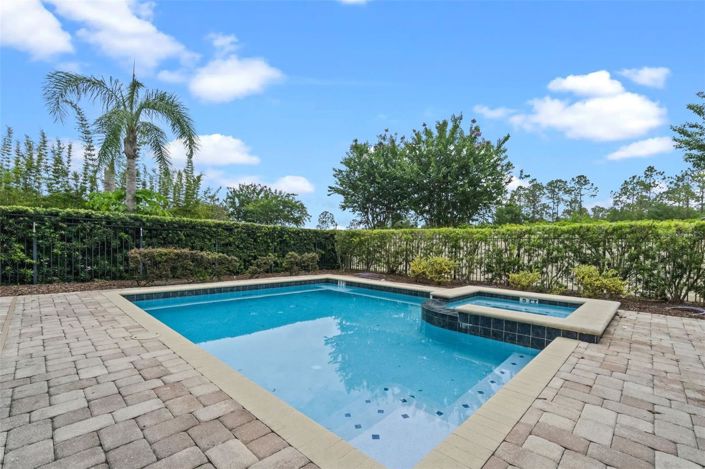 Image No.30-8 Bed House for sale