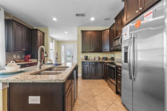 Image No.5-8 Bed House for sale