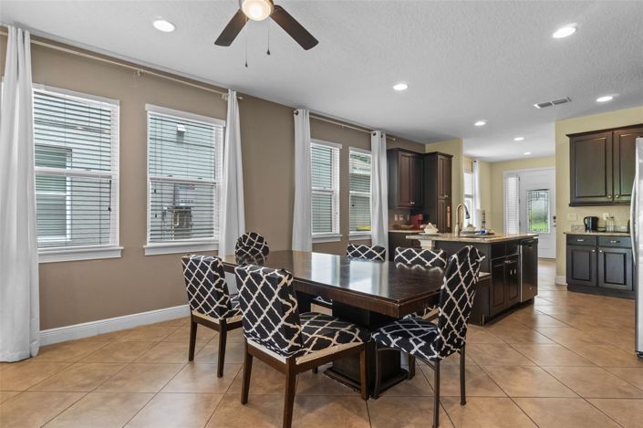 Image No.6-8 Bed House for sale