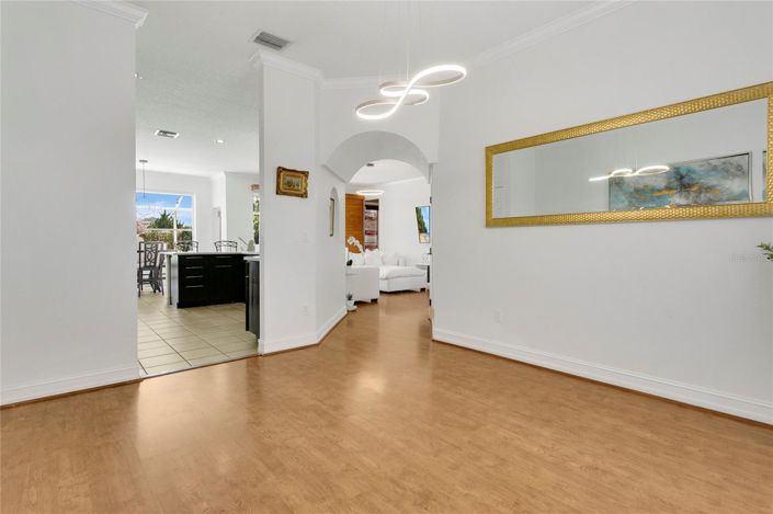 Image No.20-5 Bed House for sale