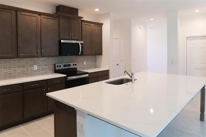 Image No.5-6 Bed House for sale