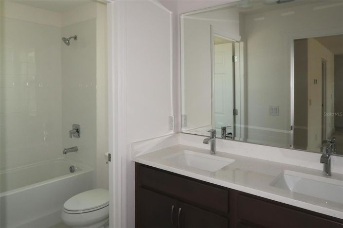 Image No.7-6 Bed House for sale