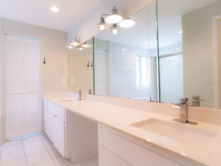 Image No.16-4 Bed House for sale