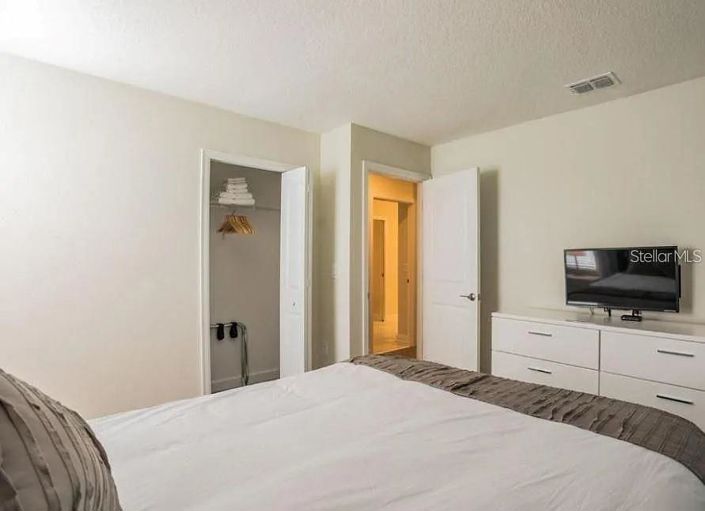 Image No.16-8 Bed House for sale