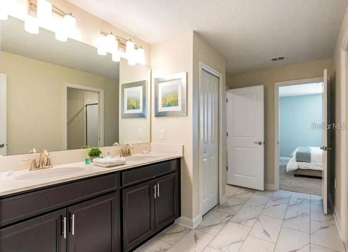 Image No.17-8 Bed House for sale