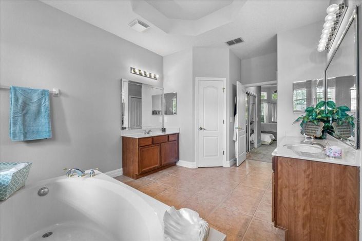 Image No.22-4 Bed House for sale