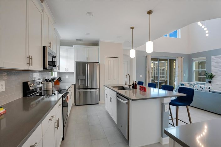 Image No.8-5 Bed House for sale