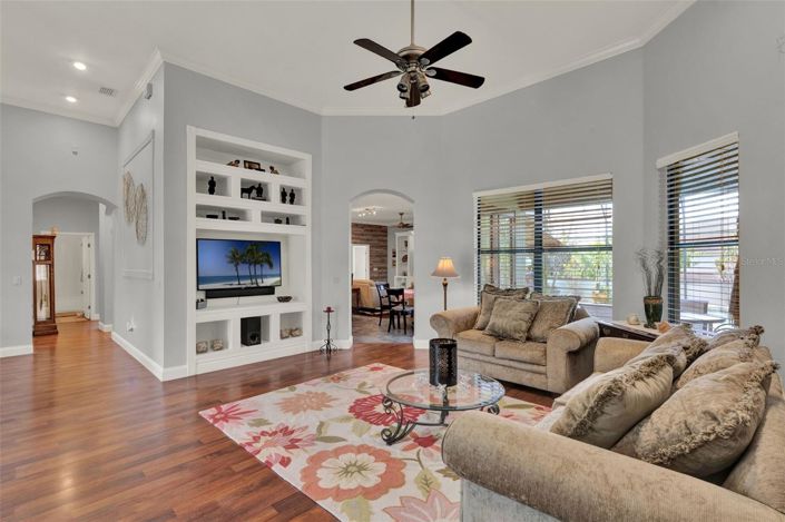 Image No.6-4 Bed House for sale