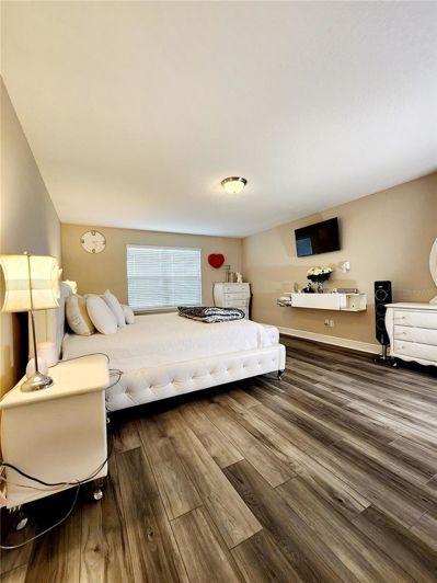 Image No.75-5 Bed House for sale