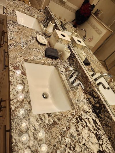 Image No.80-5 Bed House for sale