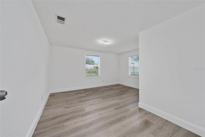 Image No.17-4 Bed House for sale