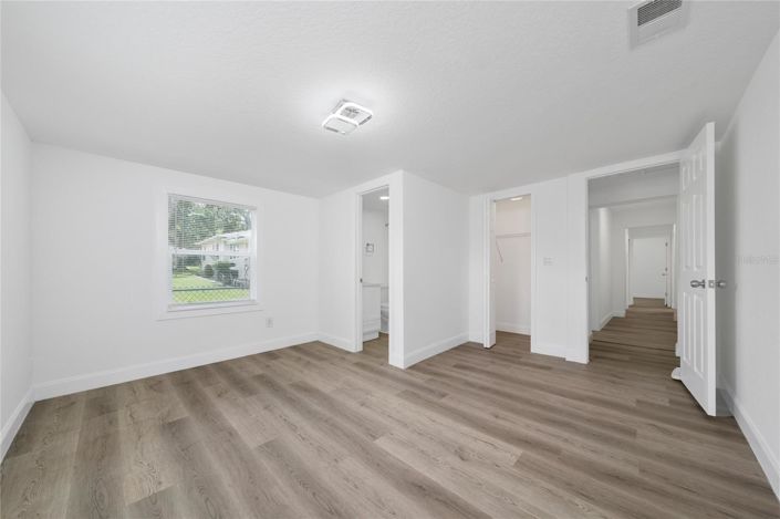 Image No.20-4 Bed House for sale