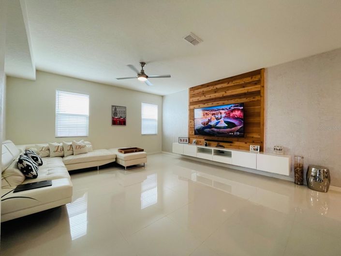 Image No.8-4 Bed House for sale