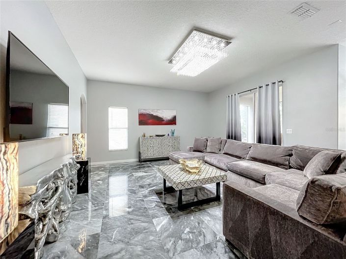 Image No.19-4 Bed House for sale