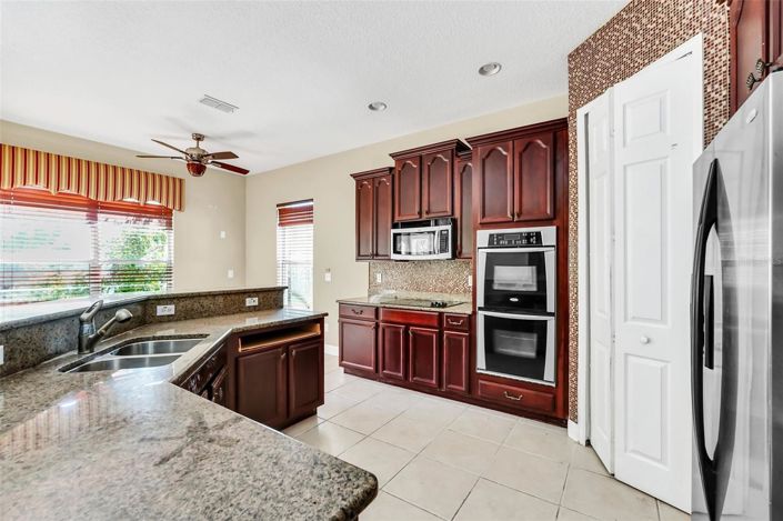 Image No.17-5 Bed House for sale