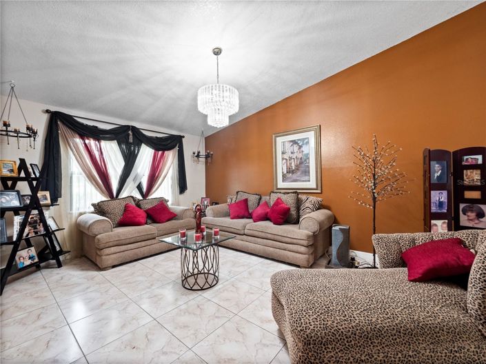 Image No.8-3 Bed House for sale