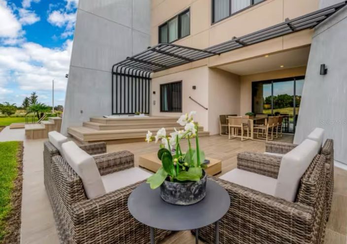 Image No.30-4 Bed Townhouse for sale