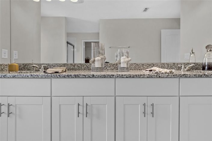 Image No.12-4 Bed House for sale