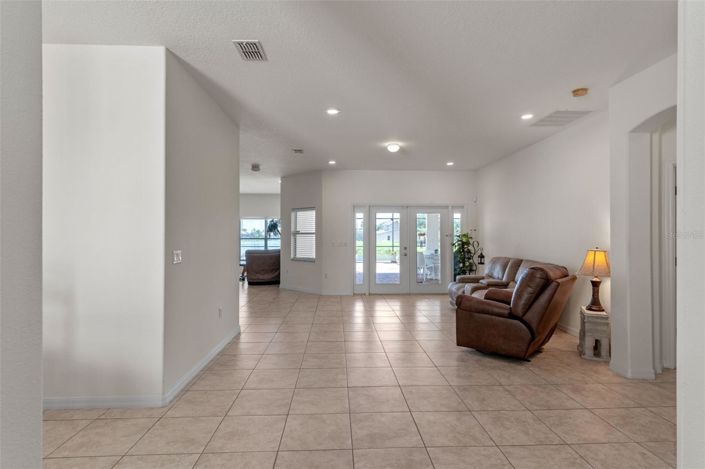 Image No.9-5 Bed House for sale