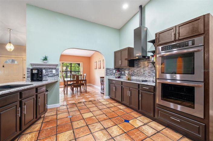 Image No.18-5 Bed House for sale