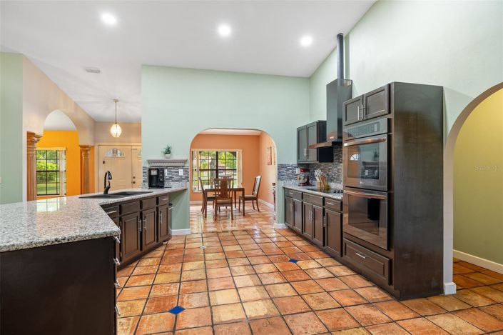 Image No.3-5 Bed House for sale