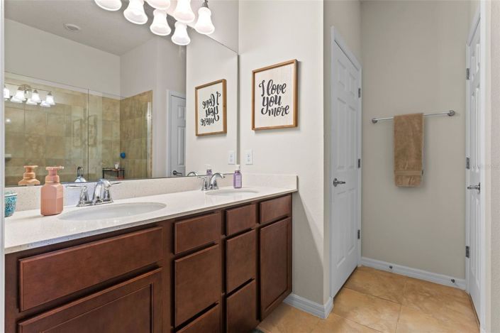 Image No.10-5 Bed House for sale