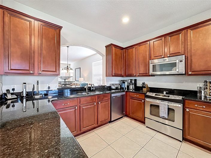 Image No.16-6 Bed House for sale