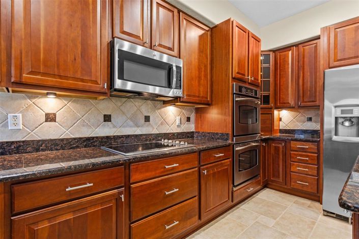 Image No.18-6 Bed House for sale