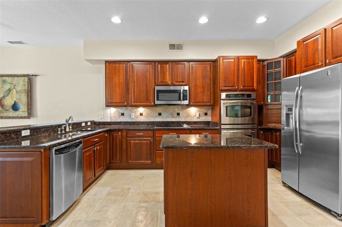 Image No.19-6 Bed House for sale