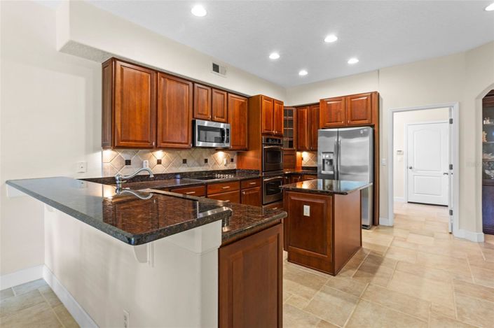 Image No.20-6 Bed House for sale