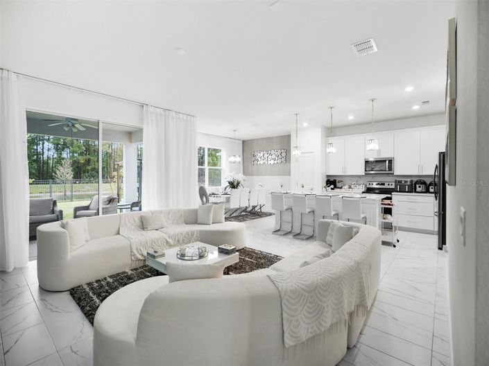 Image No.8-5 Bed House for sale