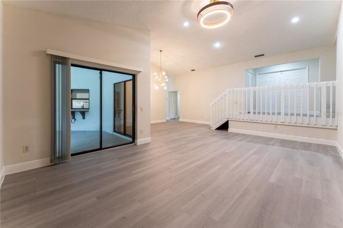 Image No.14-4 Bed House for sale