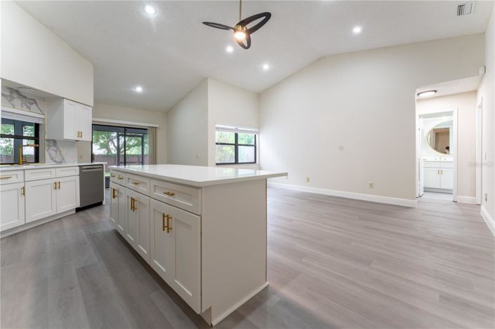 Image No.19-4 Bed House for sale