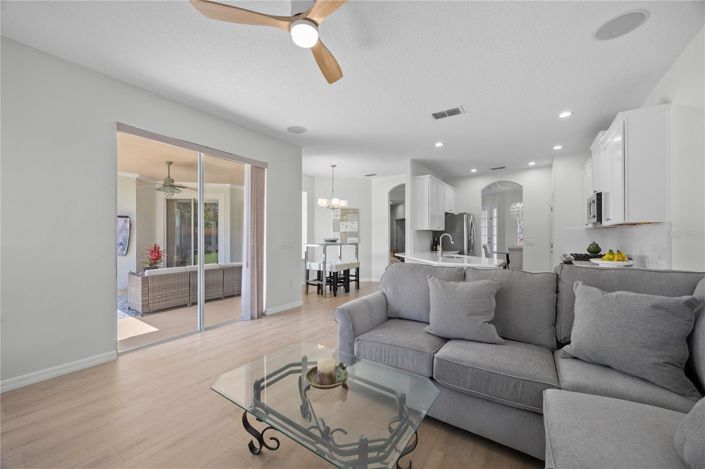 Image No.25-4 Bed House for sale