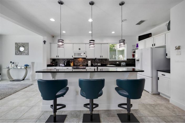 Image No.13-4 Bed House for sale