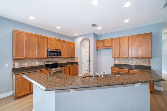 Image No.18-4 Bed House for sale