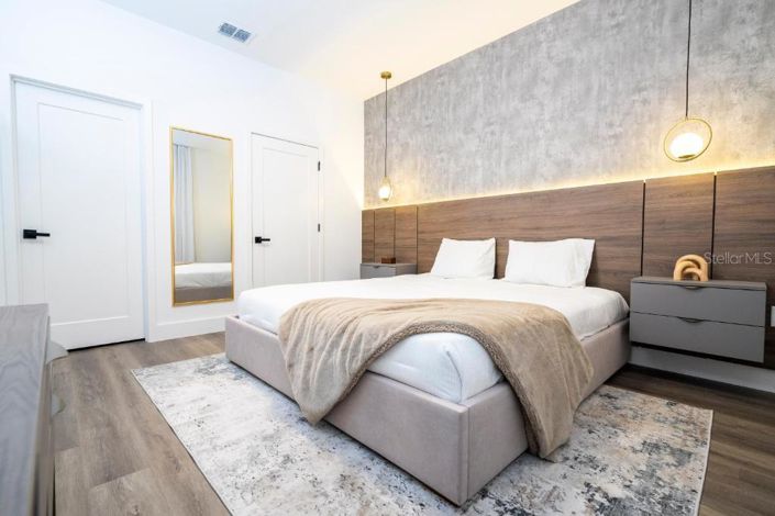 Image No.14-5 Bed Townhouse for sale