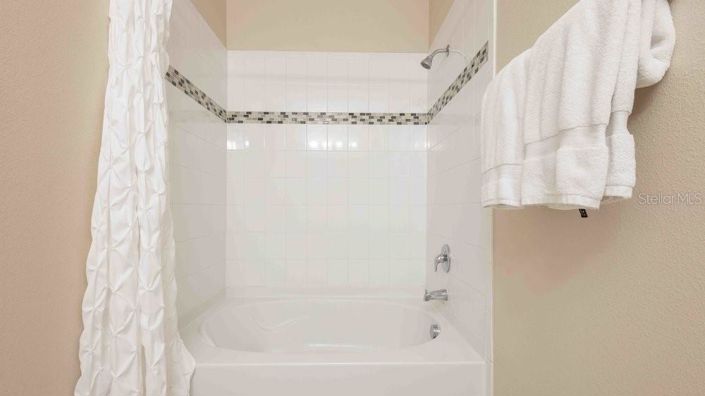 Image No.34-6 Bed House for sale