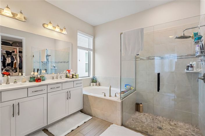 Image No.18-4 Bed House for sale